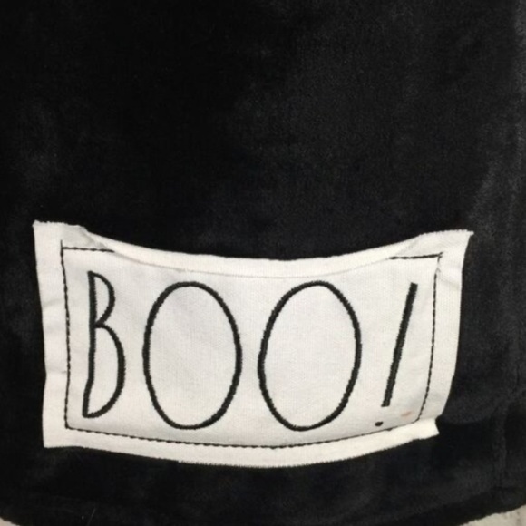 NWT Rae Dunn Halloween/Fall Season/Blk Soft Plush Patch Throw/Blanket 50x60 BOO! - Picture 2 of 3
